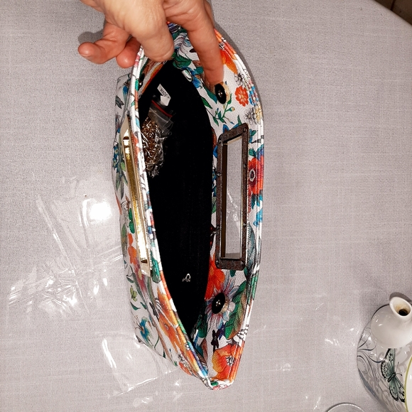 Like New Gorgeous Handbag - Picture 4 of 4